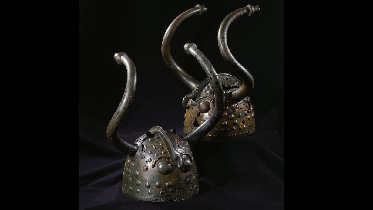 Pääosin pronssista tehdyt kypärät ovat Tanskan kansallismuseossa. Kuva: Tanskan kansallismuseo / Wikimedia Commons