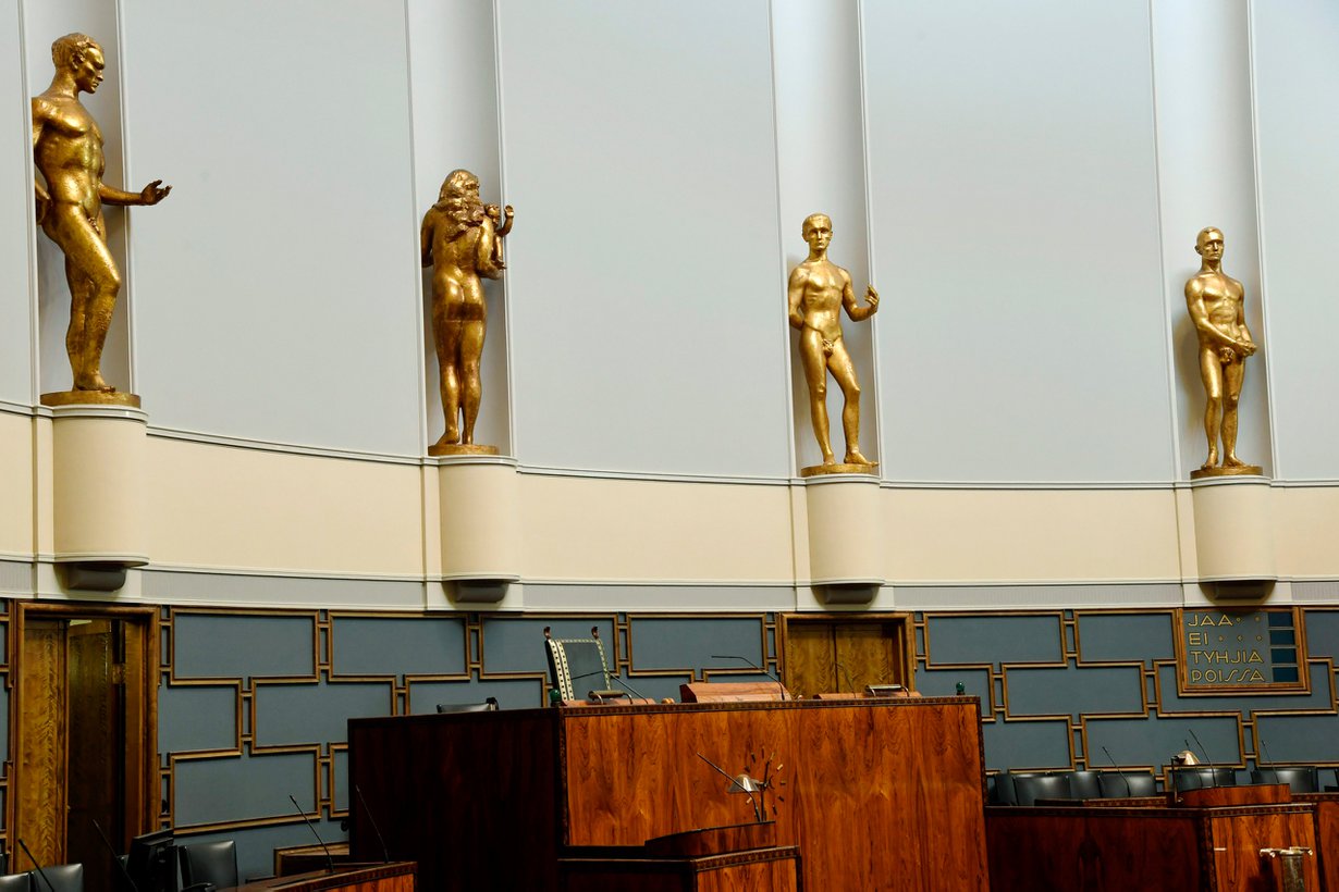Eduskuntaan tarjotaan puheenjohtajaa. Kuva: Lehtikuva