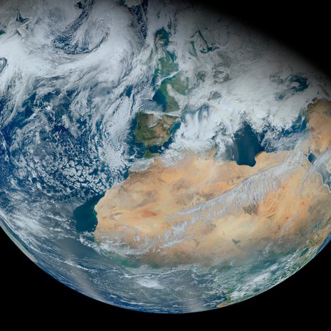 Matalapaineita vyöryy mahtavina pilvispiraaleina Pohjois-Atlantilta kohti Eurooppaa. Kuva: <span class="photographer">Nasa</span>