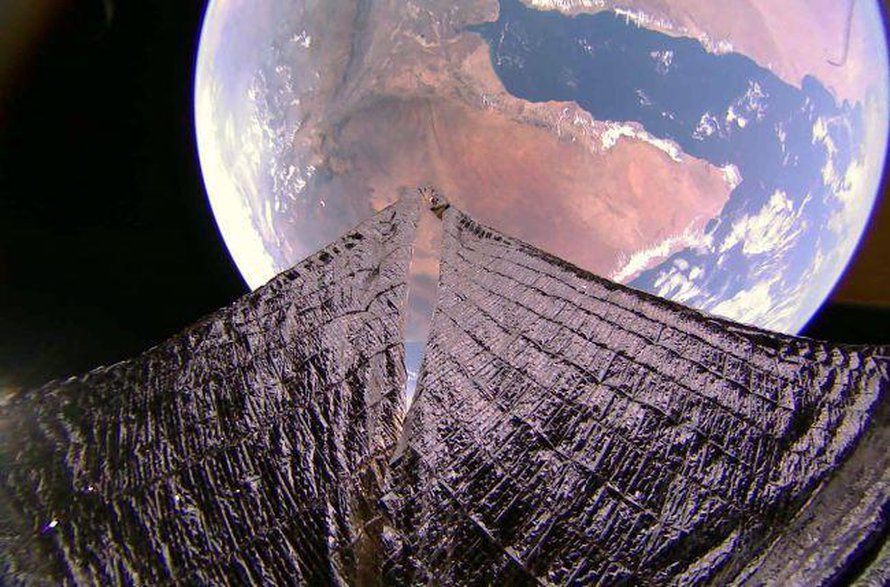 Afrikan sarvi ja Adeninlahti erottuvat selvästi kuvassa, jonka Lightsail2:n kamera otti noin 720 kilometrin korkeudelta 19. tammikuuta 2020. Kuva: <span class="photographer">The Planetary Society</span>