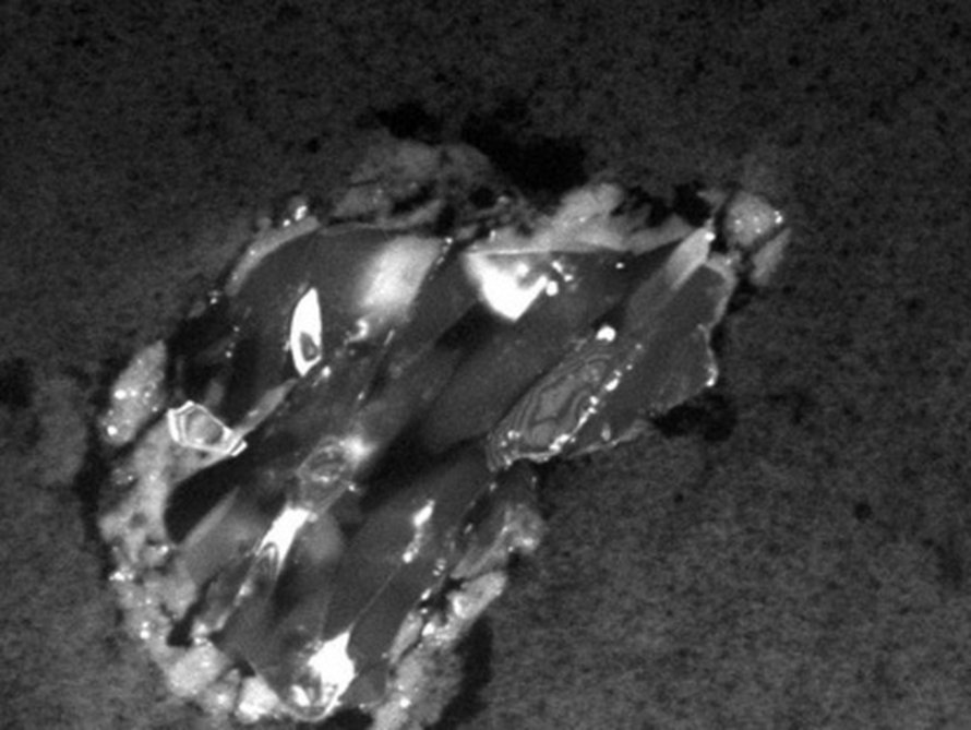 Stardustin poimimaa magneettipitoista oliviinia.
Kuva: <span class="photographer">NASA/JPL</span>