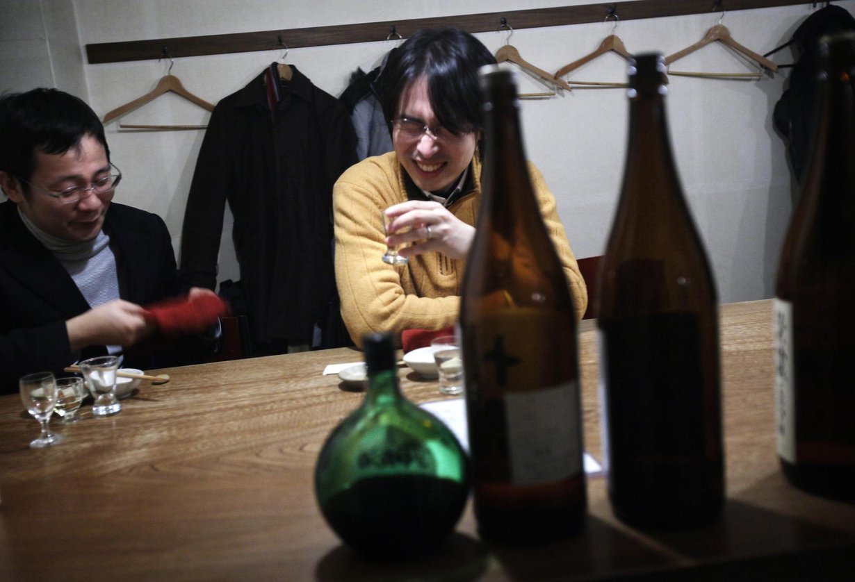 Moniin aasialaisiin alkoholin aldehydit vaikuttavat enemmän kuin eurooppalaisiin. Se johtuu viallisesta geenistä.