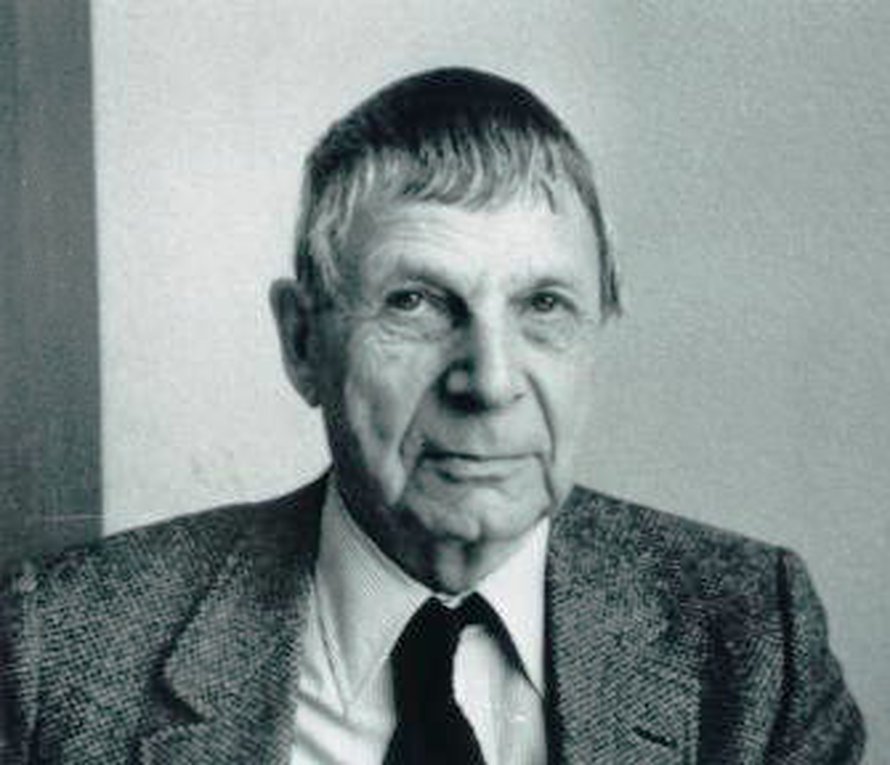 Lars Ahlfors (1907-1996), Wikimedia Commons.
