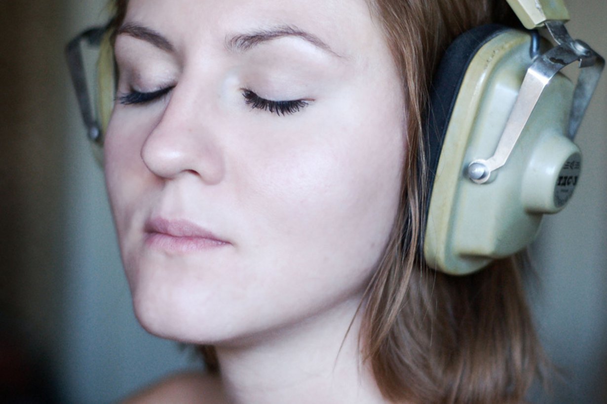Tytöt käyttävät tunnemusiikkia useammin kuin pojat. Kuva: Nickolai Kashirin/Wikimedia Commons