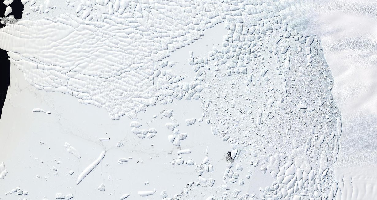 Etelämantereen länsiosissa oleva Thwaites-jäätikön jäähylly näkyy satelliittikuvista rakennetussa kuvassa. Kuva: Knut Christianson