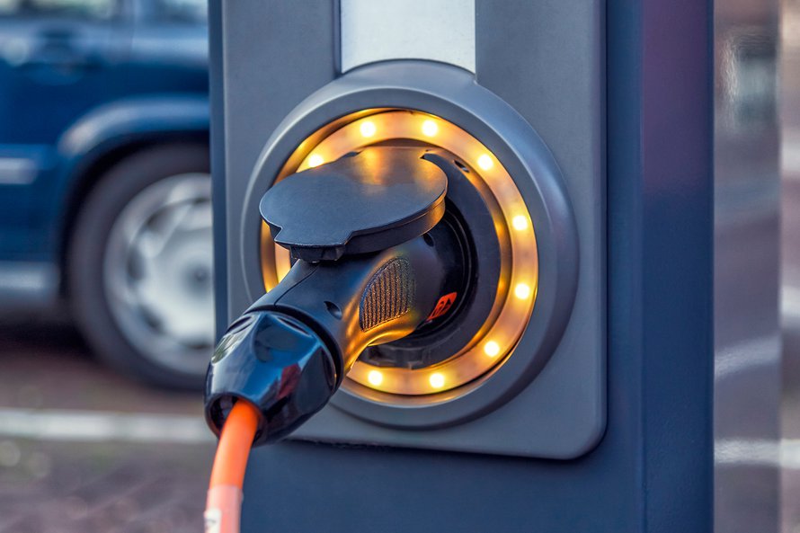 Sähköautoja nopeammin yleistyvät ladattavat hybridit. Kuva: <span class="photographer">Getty Images</span>