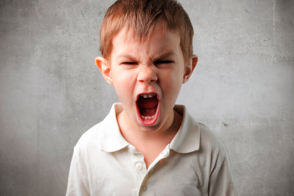 Uhmapäinen lapsi on säätelemättömän stressin vallassa. Silloin toruminen vain pahentaa tilannetta. Kuva: Shutterstock