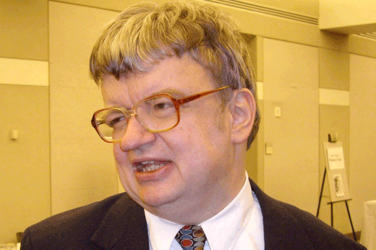 Savantit nousivat koko maailman tietoisuuteen elokuvassa Sademies. Tarinan muistineron esikuva oli Coloradossa asuva Kim Peek. Hän muistaa 99 prosenttia kaikesta lukemastaan. Kuva: Wikimedia Commons