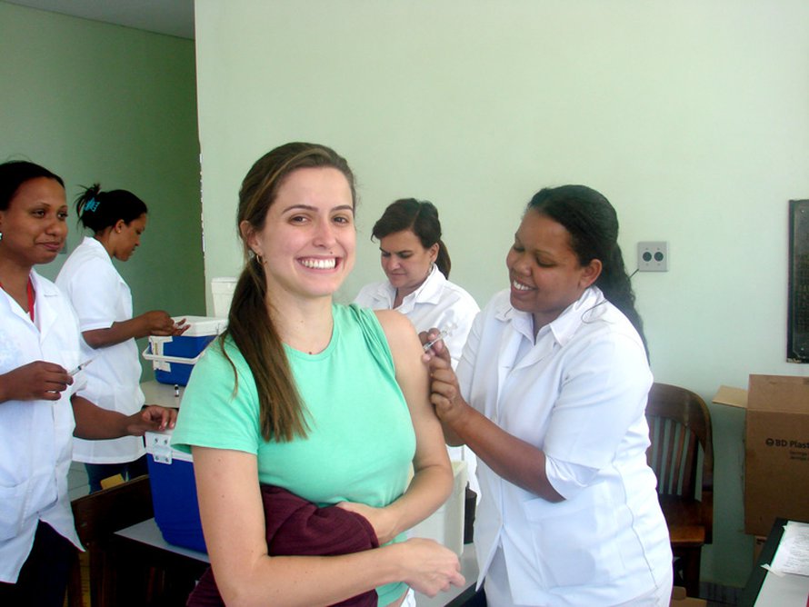Vihurirokkorokotuksia jaetaan Brasiliassa. Kuva: <span class="photographer">Sandra Rubio / Wikimedia Commons.</span>