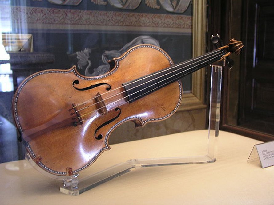 Spanish Stradivarius II vuodelta 1687.