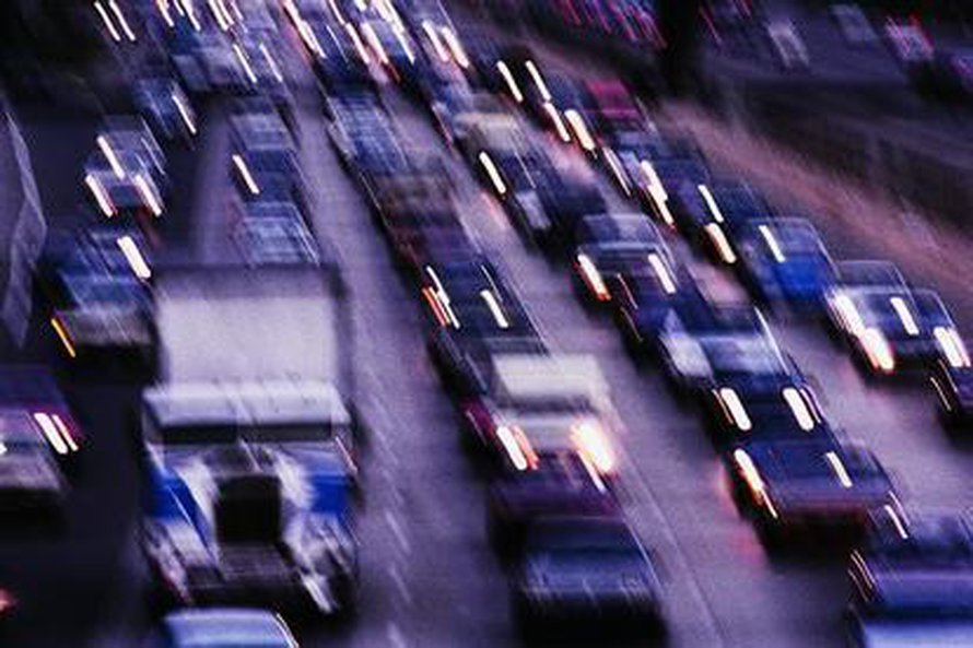 Tieliikenteeseen kehitetään menovettä metsästä. Kuva: <span class="photographer">Corbis RF.</span>