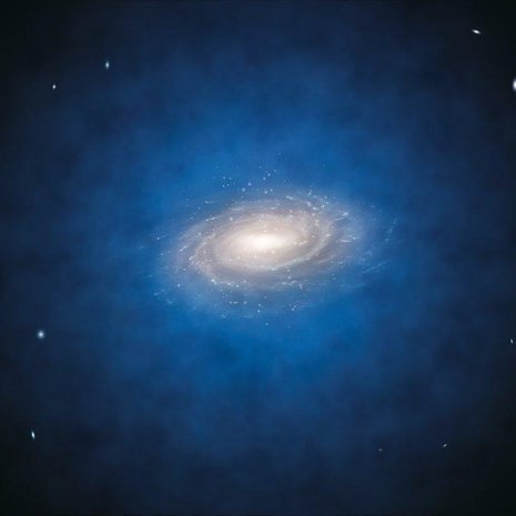 Taiteilijan näkemys Linnunradasta. Sininen kehä osoittaa pimeän aineen oletetun jakaumaan muutaman vuoden takaisessa tutkimuksessa. Kuva: <span class="photographer">ESO/L. Calçada</span>