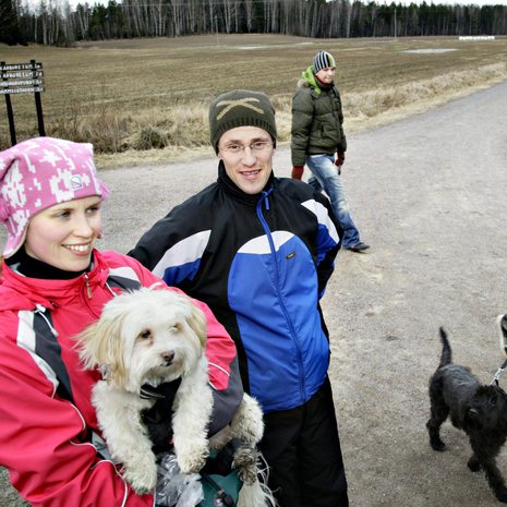 Koira pitää omistajansa sydämen terveenä. Kuva: <span class="photographer">Anne Vatén / HS</span>