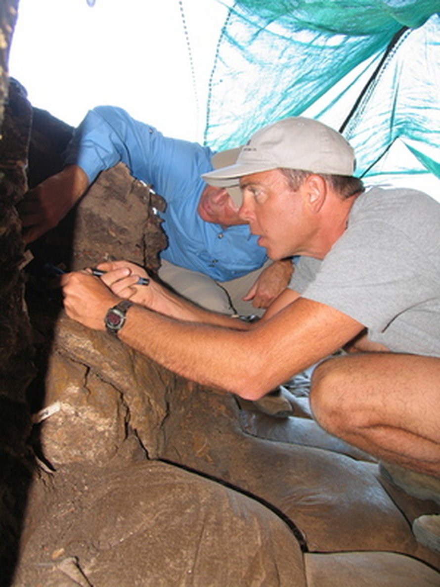 Curtis Marean löysi vanhimmat merkit nykyihmisen rantaelämästä. Kuva: <span class="photographer">Don Johanson, Arizona State University</span>