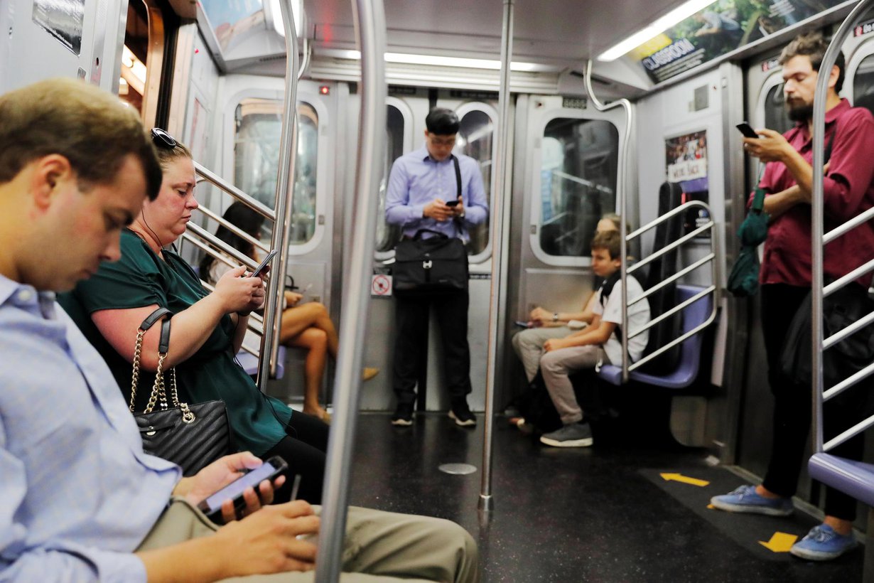 Matkustajia New Yorkin metrossa. Kuva: Lucas Jackson / Reuters