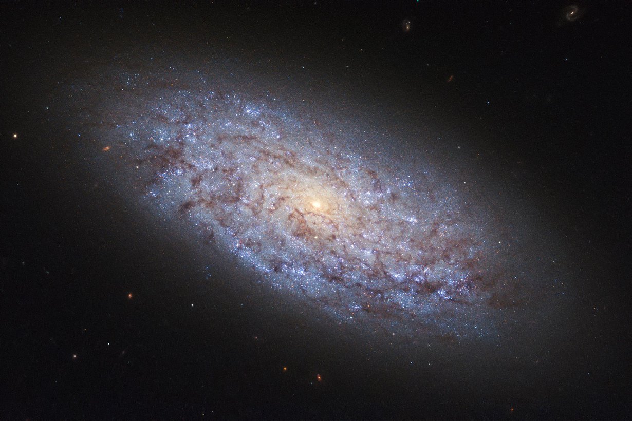 Suurin osa kotigalaksista jää näkymättömiin. Kuva: Nasa