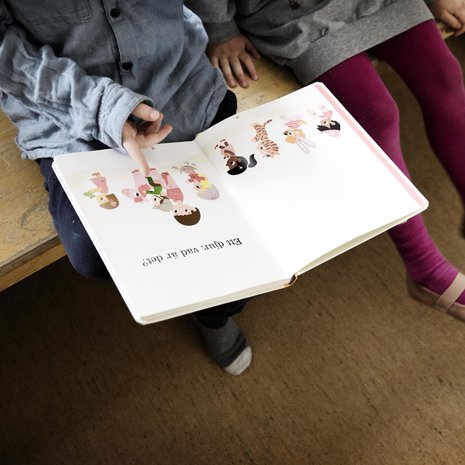 Sanasto kehittyy enemmän isosiskon kuin -veljen vaikutuspiirissä. Kuva: <span class="photographer">Heidi Piiroinen / HS</span>