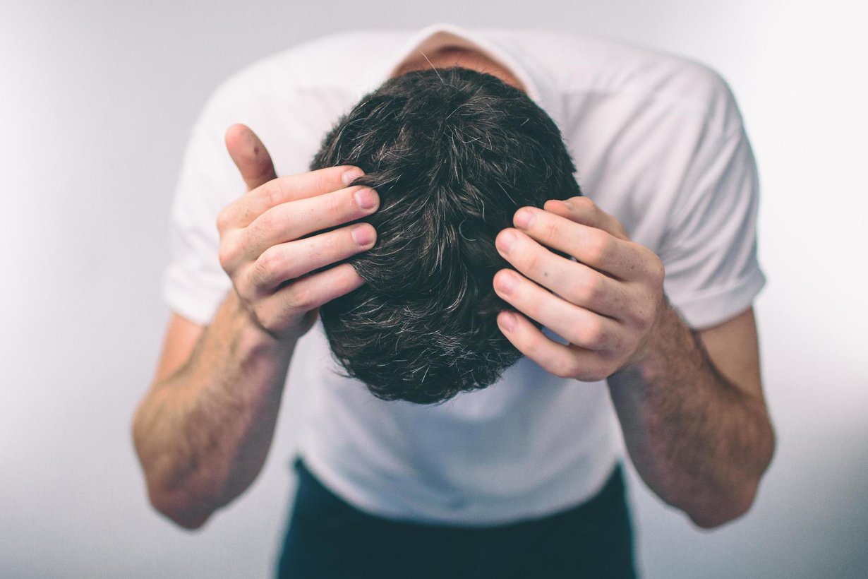 Osassa hiustuppeja väriaine on jo loppu. Kuva: Shutterstock
