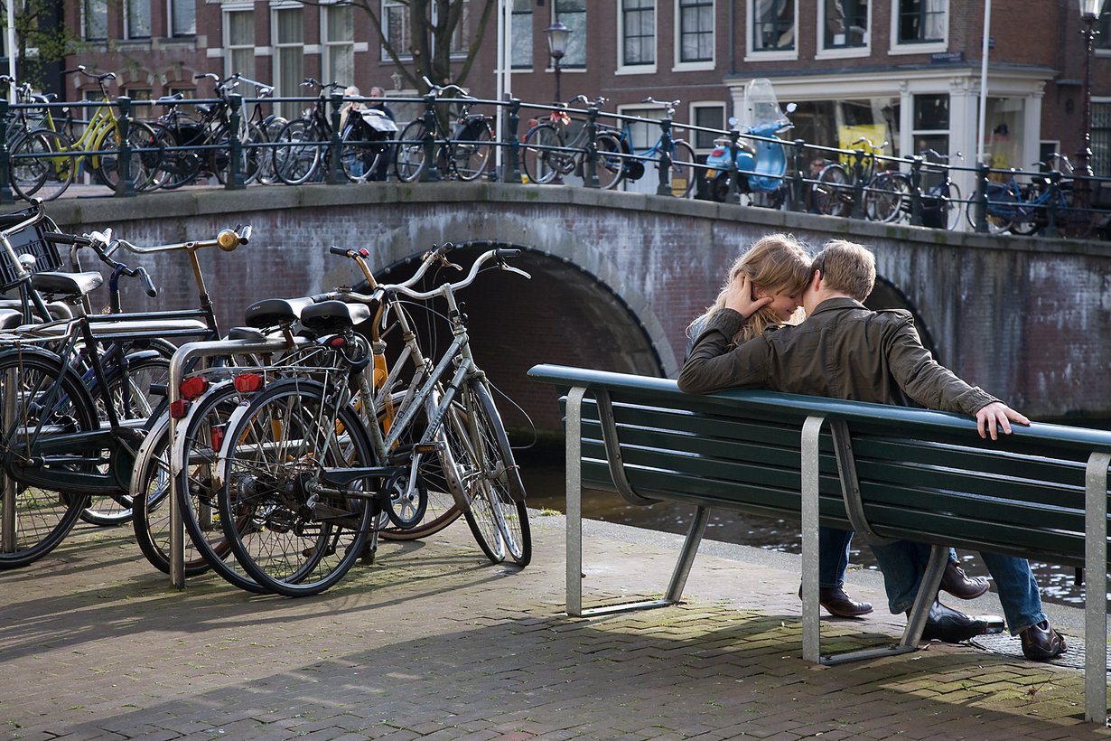 Nuorta lempeä Amsterdamissa.
