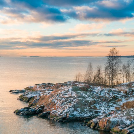 Helsingin edusta lainehtii, kun muun Suomen merenlahtia jo kattaa jää. Kuva: <span class="photographer">Shutterstock</span>