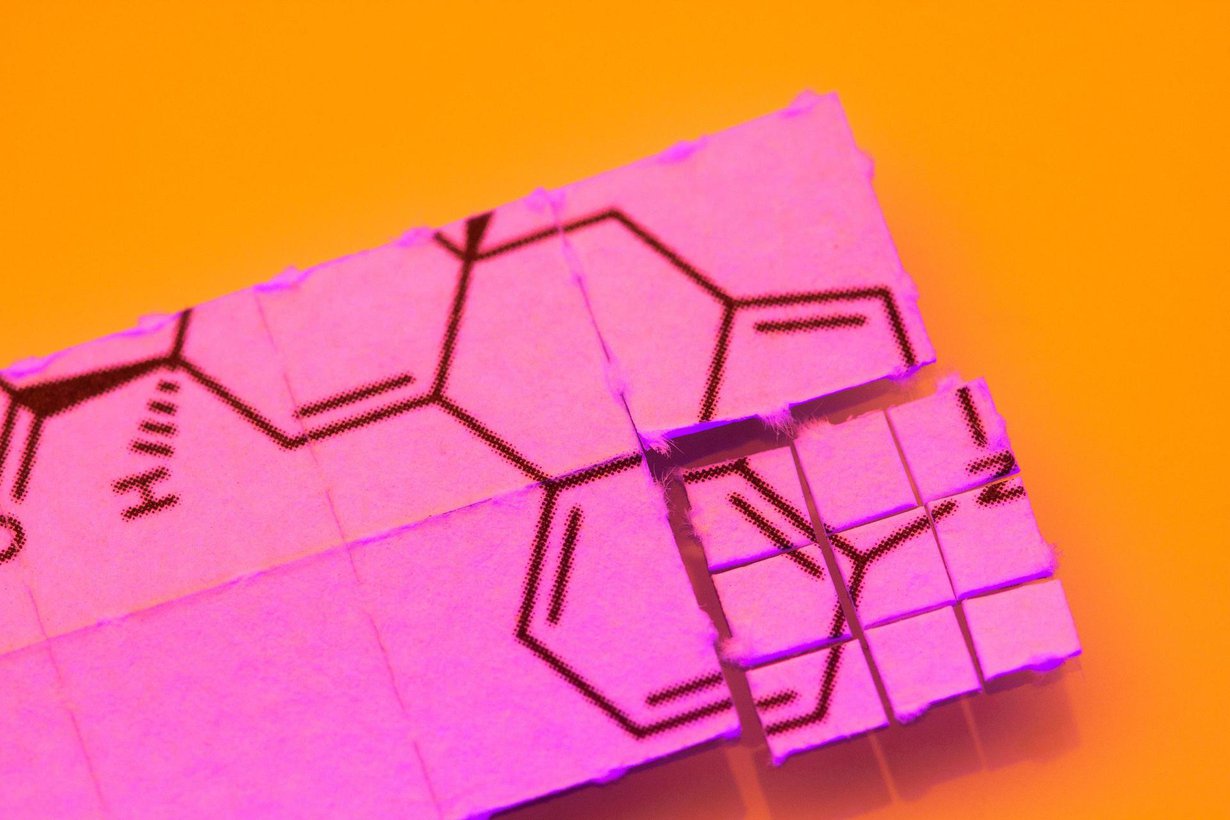 Lsd on erittäin voimakas psykedeelinen huumausaine, jonka käyttöannokset mitataan gramman miljoonasosissa.
